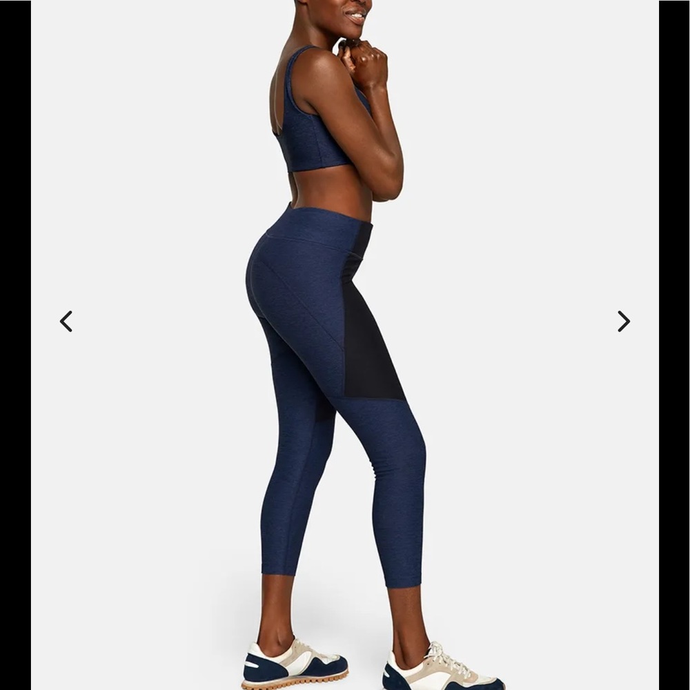 Outdoor Voices Warmup Legging
Engineered to sculpt,Textured Compression fabric - Picture 4 of 7